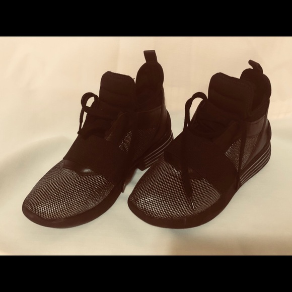 Kendall Kylie black tennis shoes - Picture 1 of 5